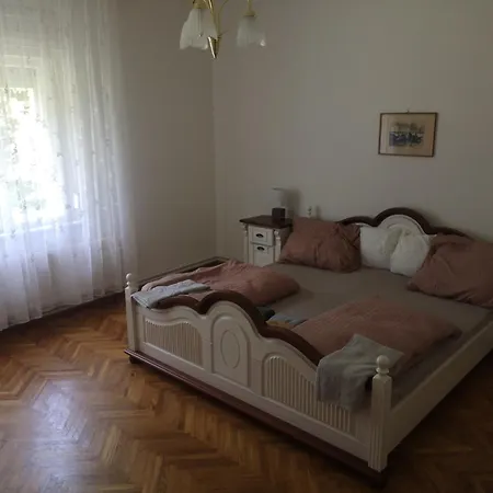 Julia Vendeghaz Balatonkeresztúr