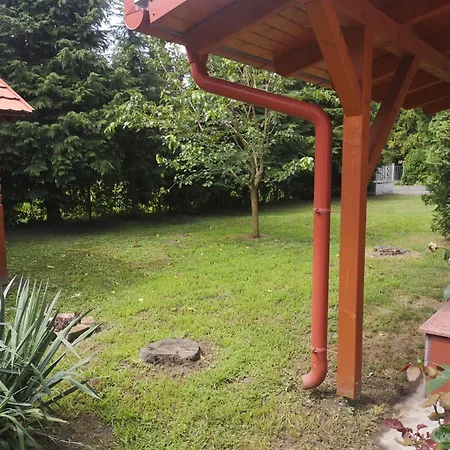 Julia Vendeghaz 別荘