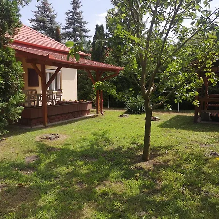 Júlia Balatonkeresztúr