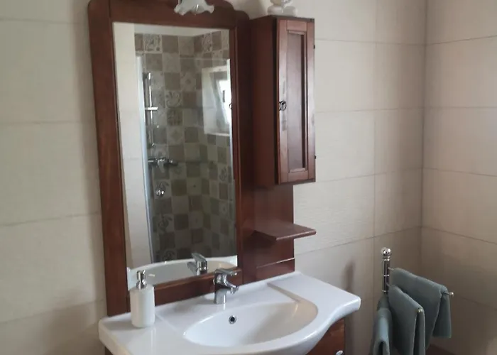 Julia Vendeghaz Balatonkeresztur