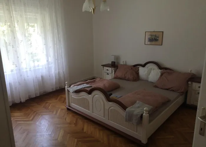 Julia Vendeghaz Balatonkeresztur