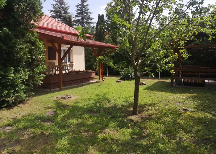 Julia Vendeghaz Balatonkeresztur